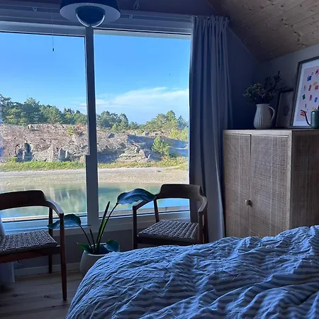 Micro-cabin In Royksundskanalen