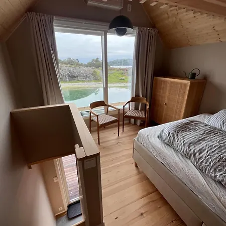펜션 Micro-cabin In Royksundskanalen *