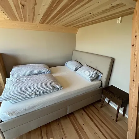 Feriehus Micro-cabin In Royksundskanalen Bomlo