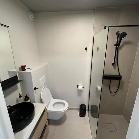 Feriehus Micro-cabin In Royksundskanalen Bomlo